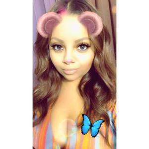 Meet your Posher, Cinthia